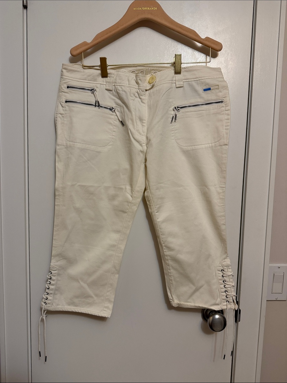 Escales Paris Off White Capri Pants with Front Zip lace leg Detail size 42